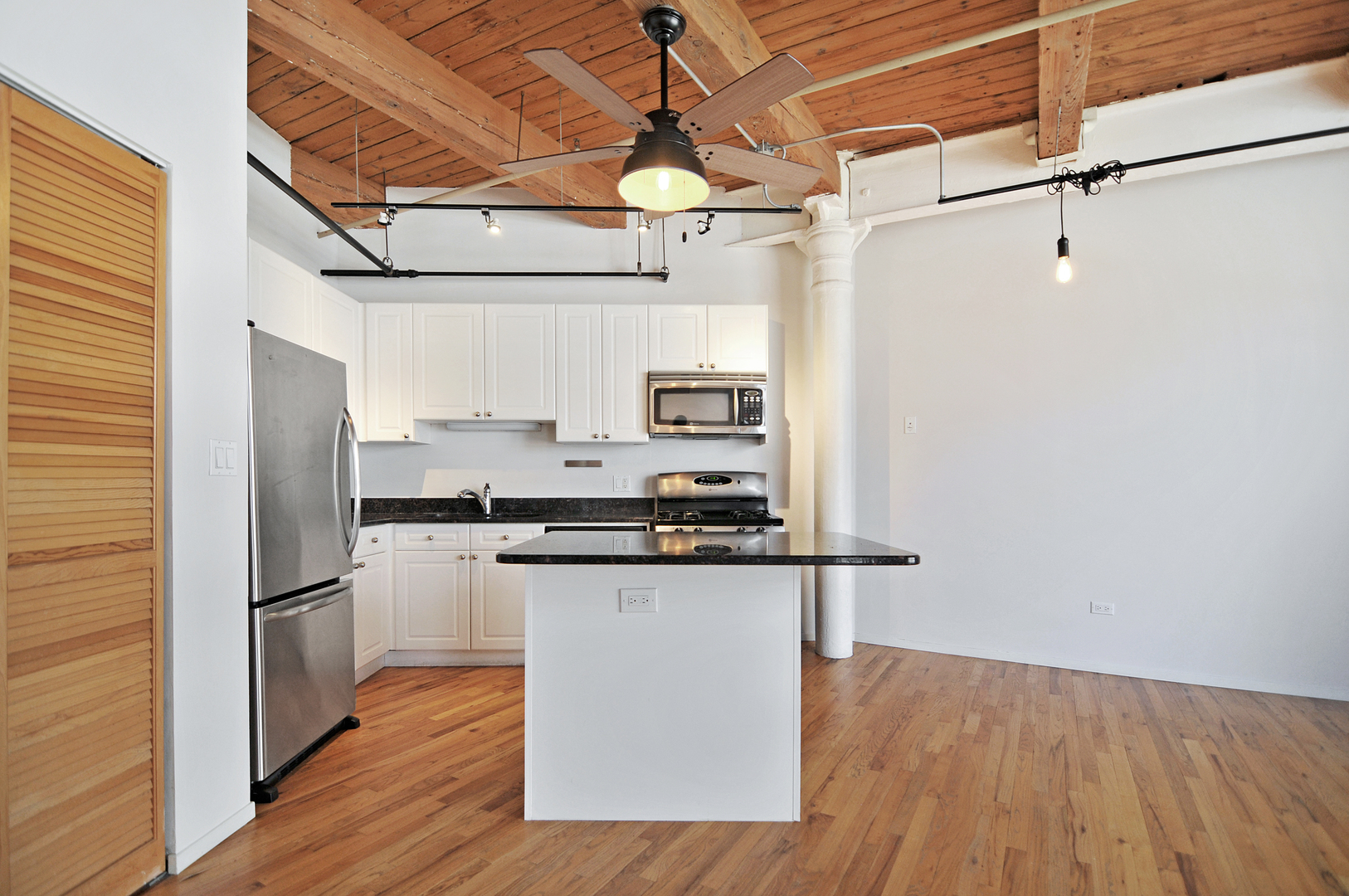 420 S CLINTON Street Unit: 415