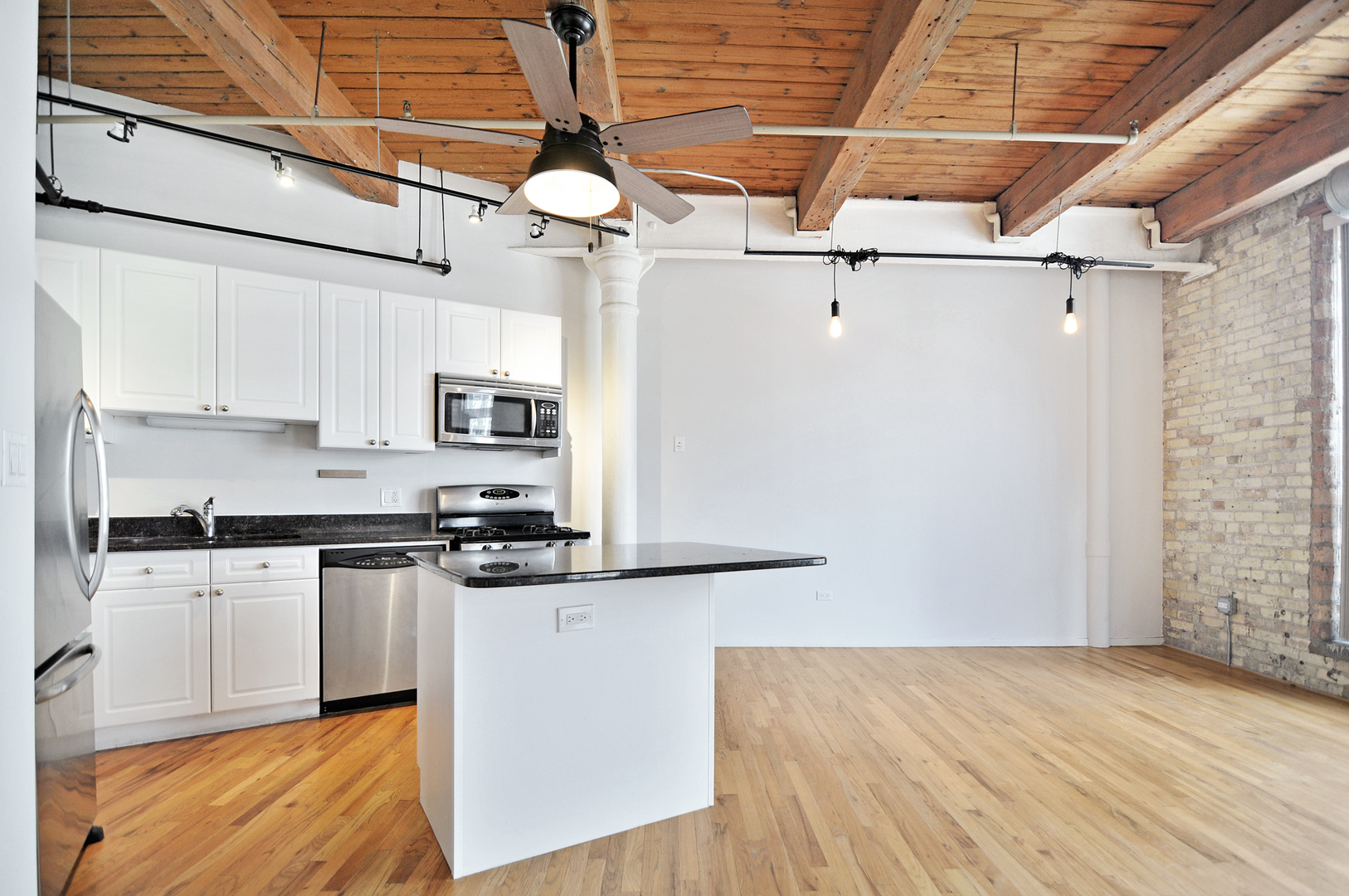 420 S CLINTON Street Unit: 415