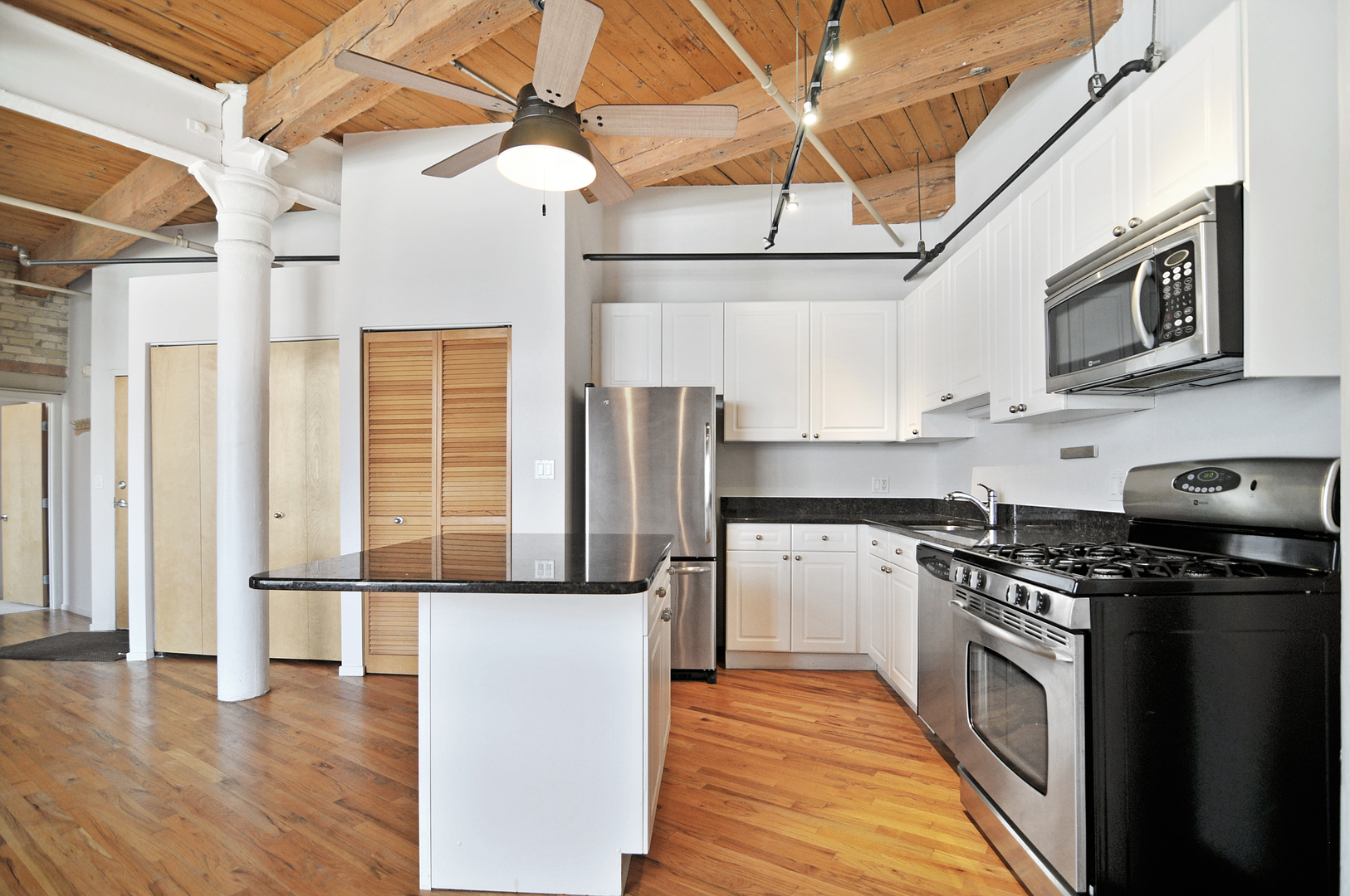 420 S CLINTON Street Unit: 415