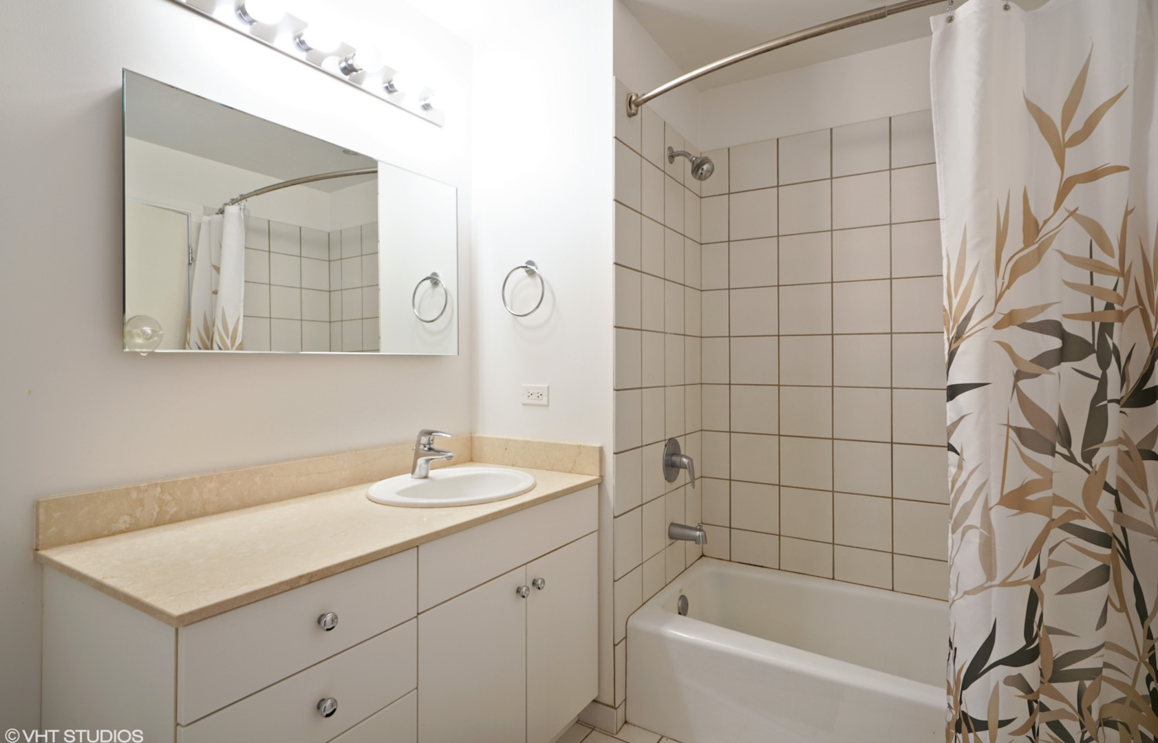8 E Randolph Street Unit: 2506