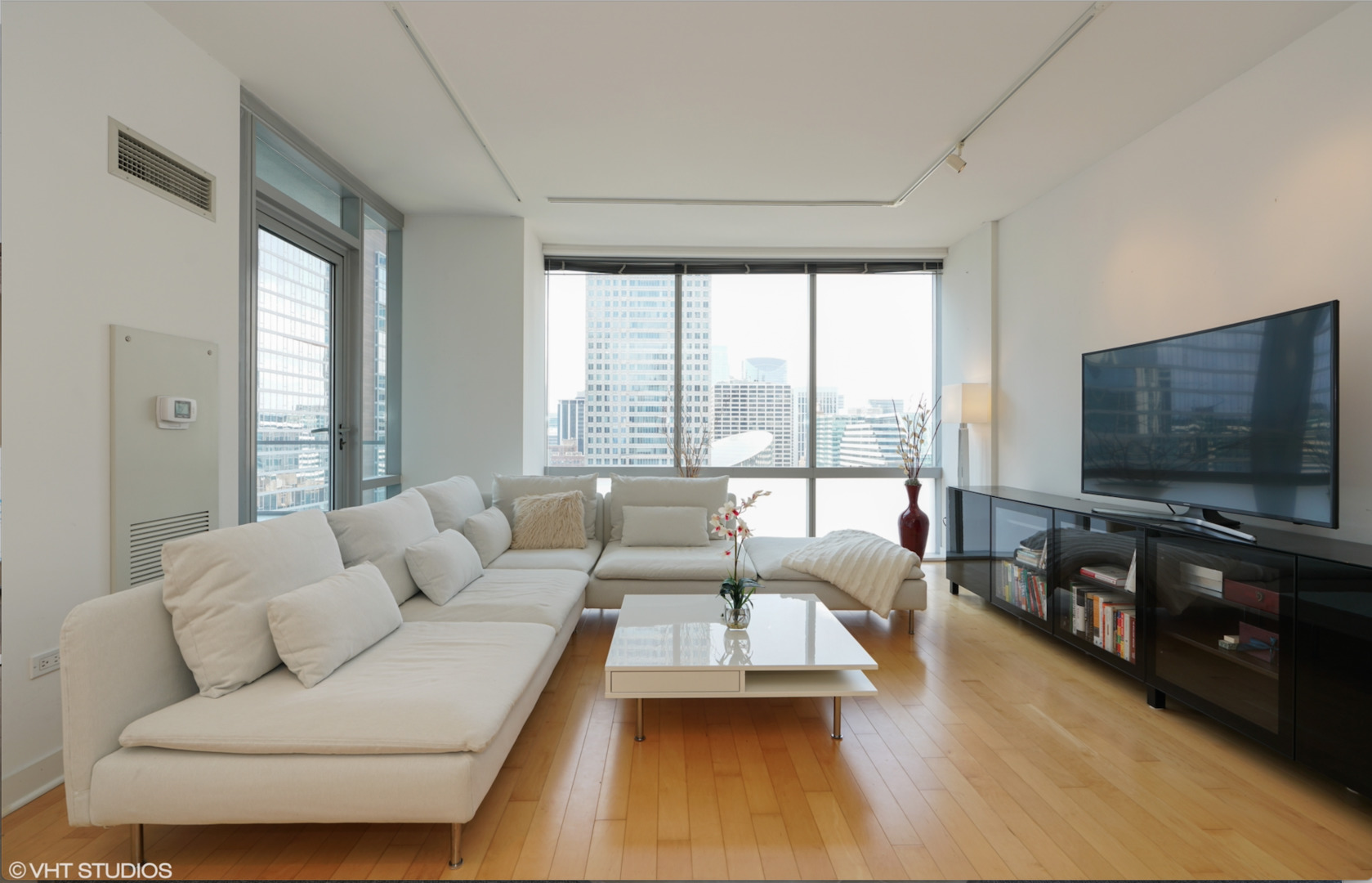 8 E Randolph Street Unit: 2506