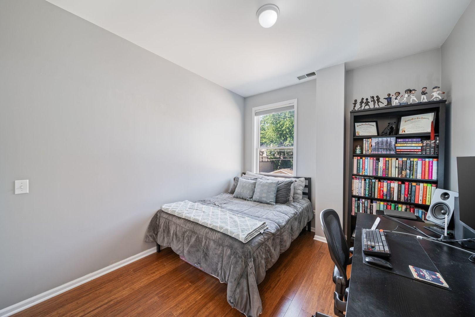 2040 W BELMONT Avenue Unit: 206