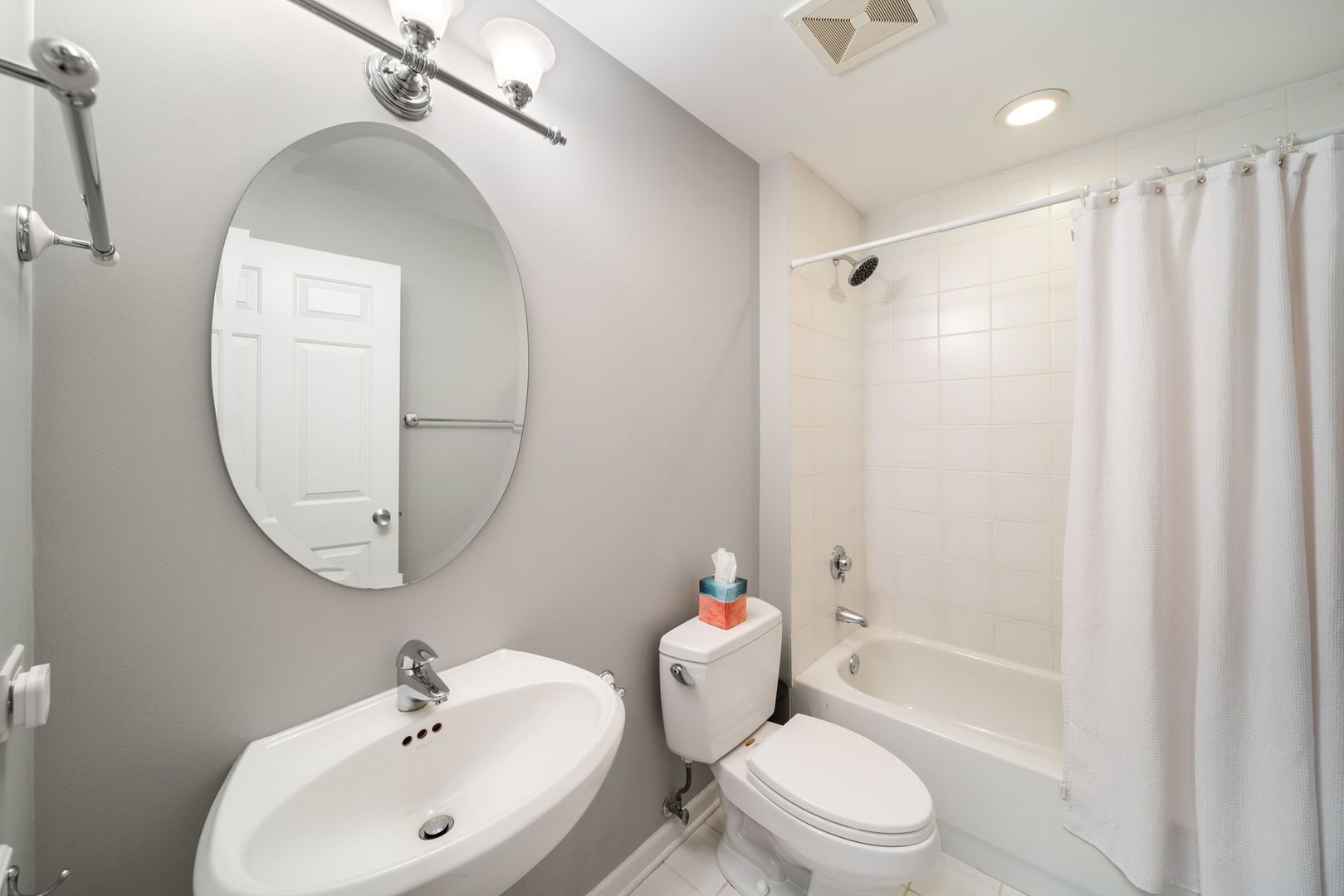 2040 W BELMONT Avenue Unit: 206