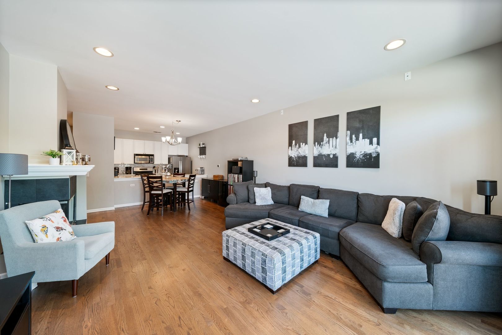 2040 W BELMONT Avenue Unit: 206