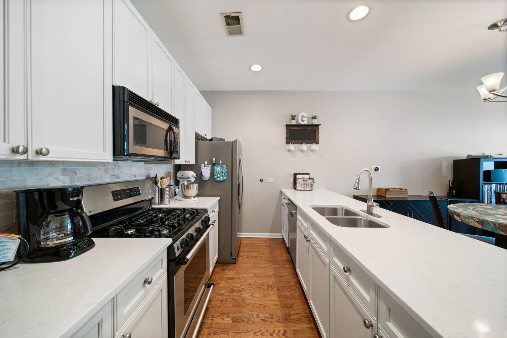 2040 W BELMONT Avenue Unit: 206