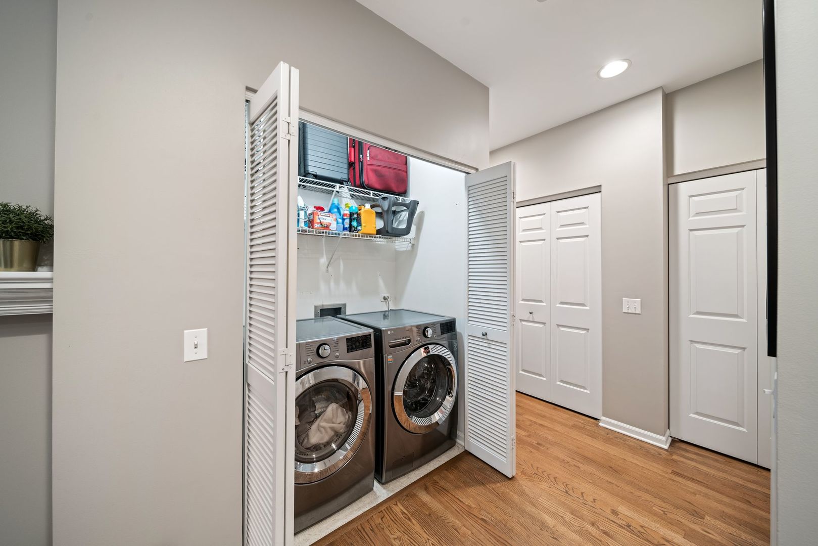 2040 W BELMONT Avenue Unit: 206