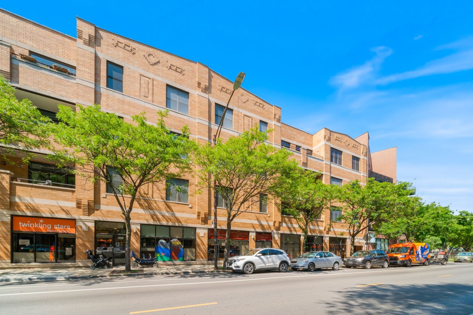2040 W BELMONT Avenue Unit: 206