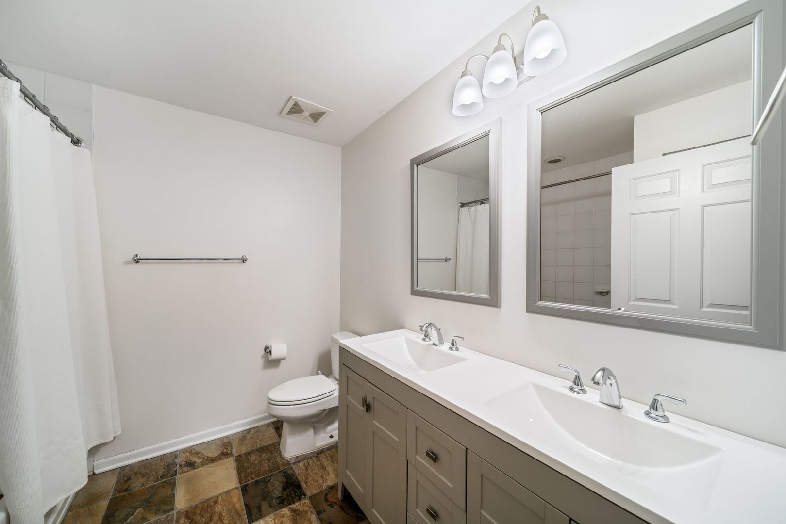 2040 W BELMONT Avenue Unit: 206
