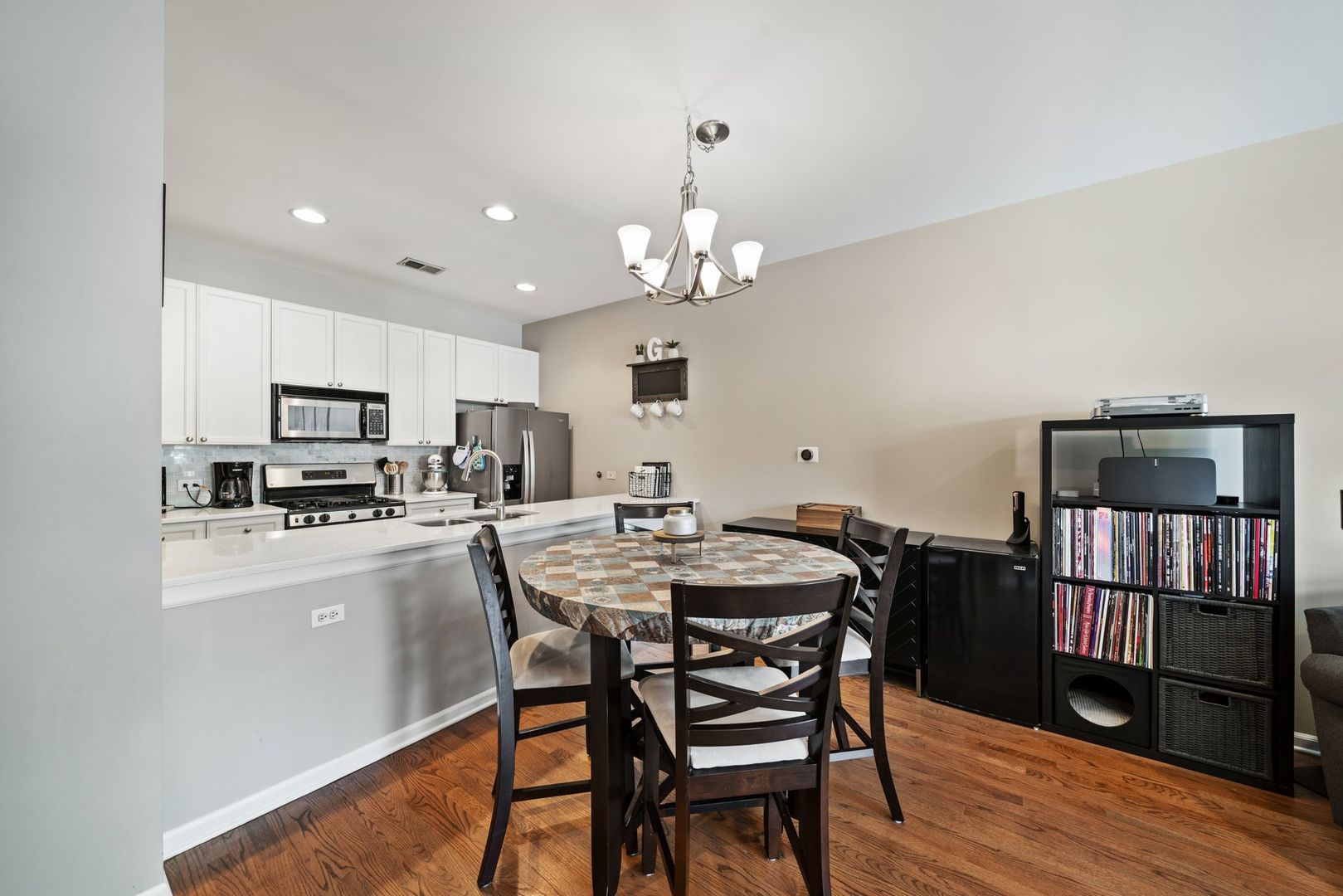 2040 W BELMONT Avenue Unit: 206