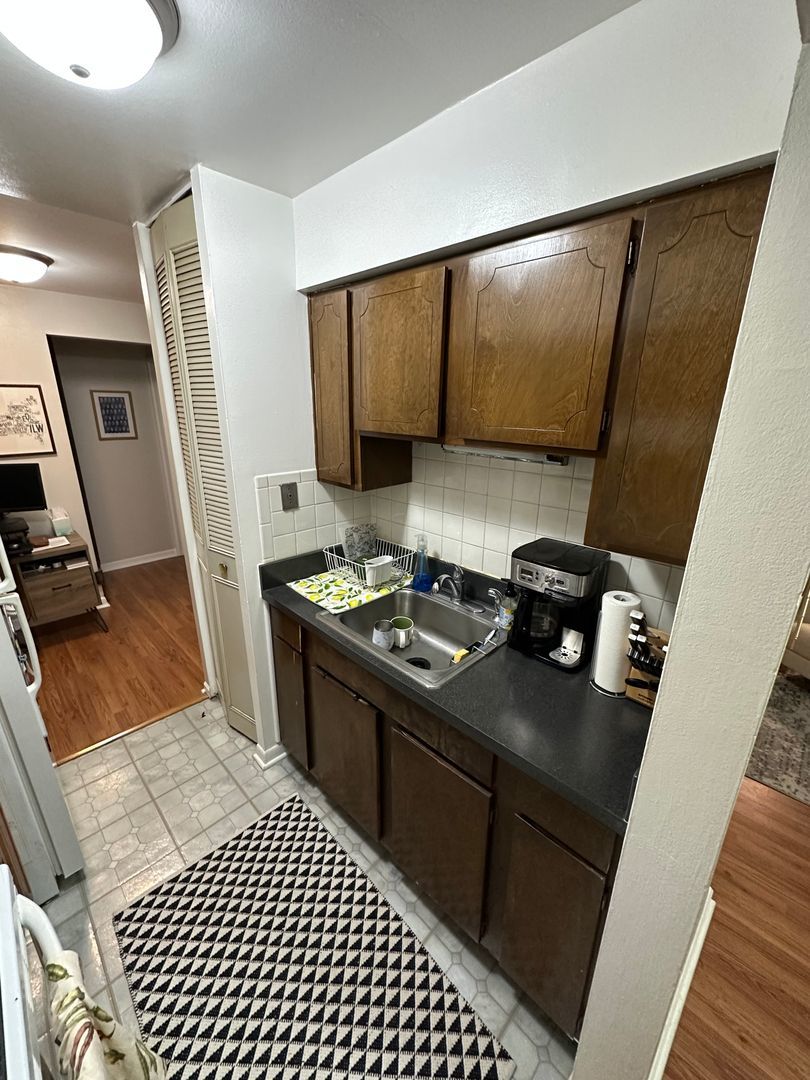 468 W Melrose Street Unit: 251
