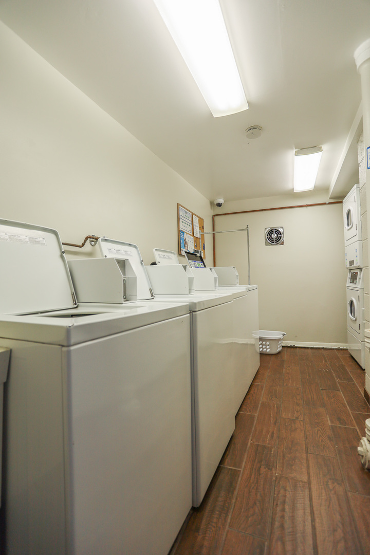 468 W Melrose Street Unit: 251