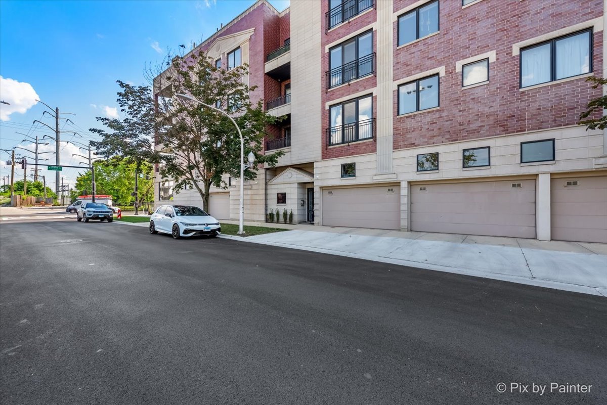 622 N Rockwell Street Unit: 403