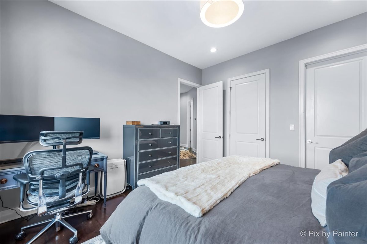 622 N Rockwell Street Unit: 403