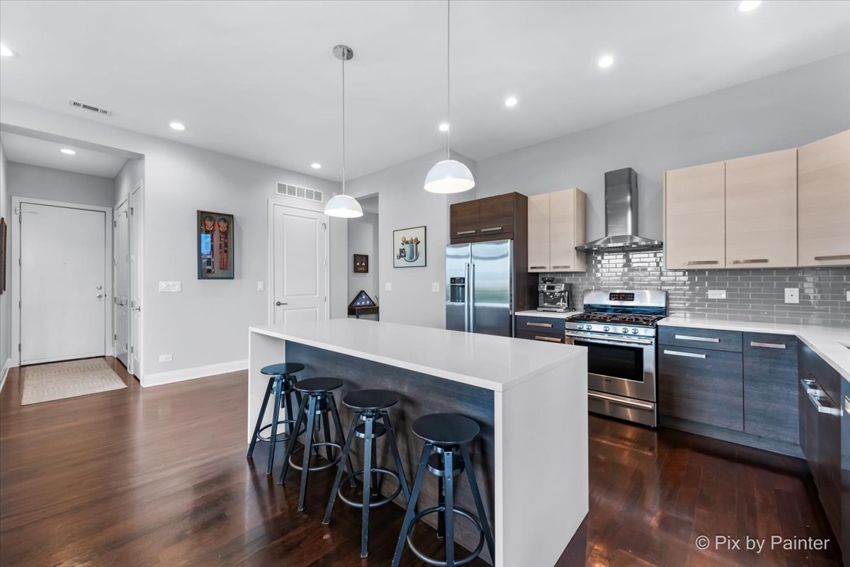 622 N Rockwell Street Unit: 403