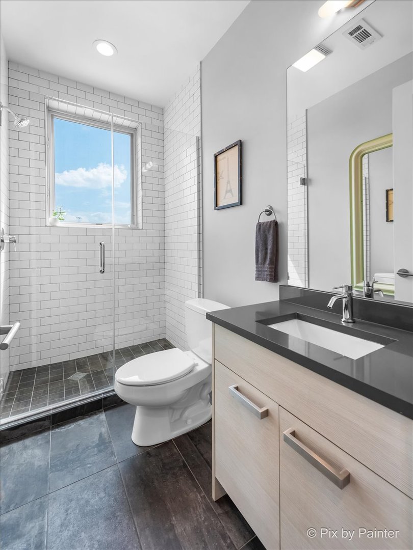 622 N Rockwell Street Unit: 403