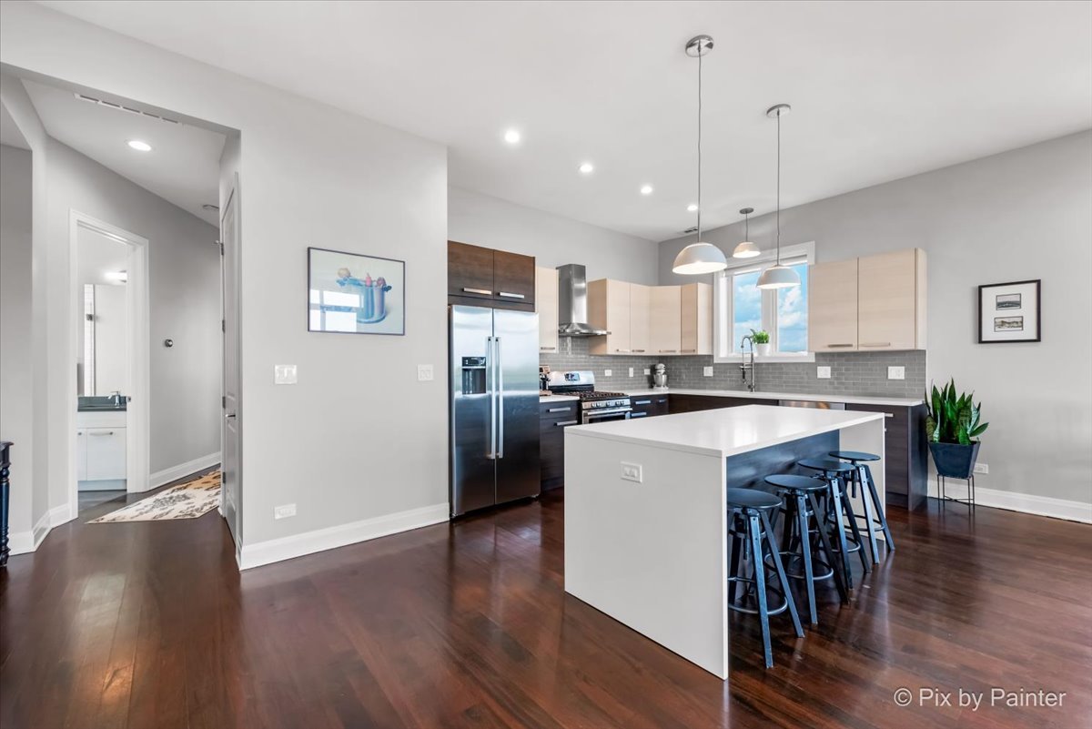 622 N Rockwell Street Unit: 403