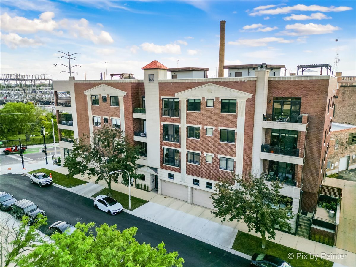622 N Rockwell Street Unit: 403