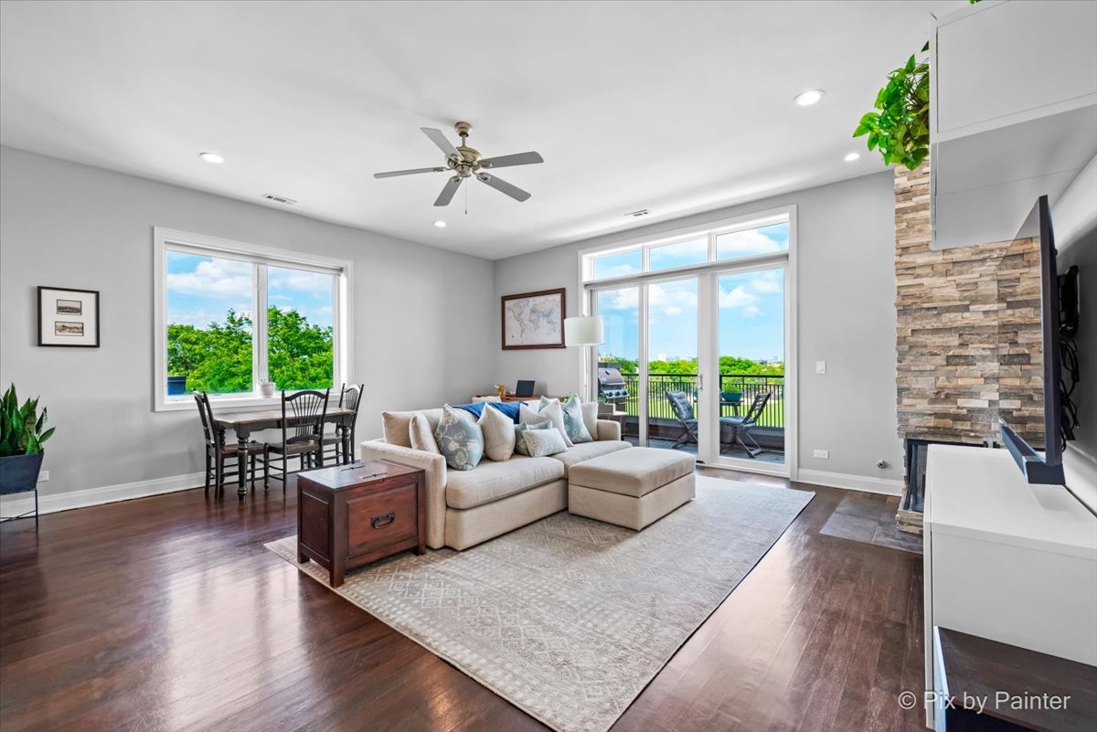 622 N Rockwell Street Unit: 403