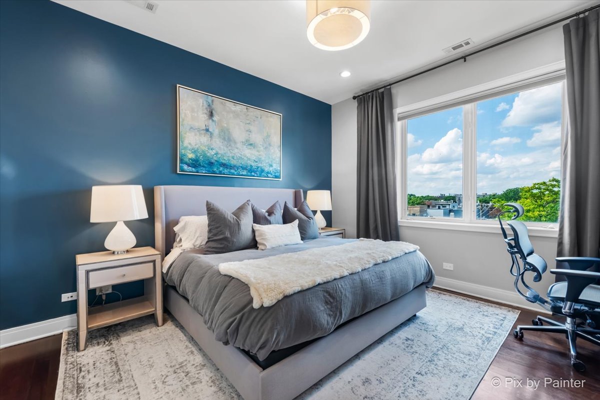 622 N Rockwell Street Unit: 403