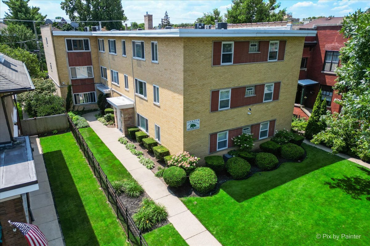 1429 W Jarvis Avenue Unit: 1A