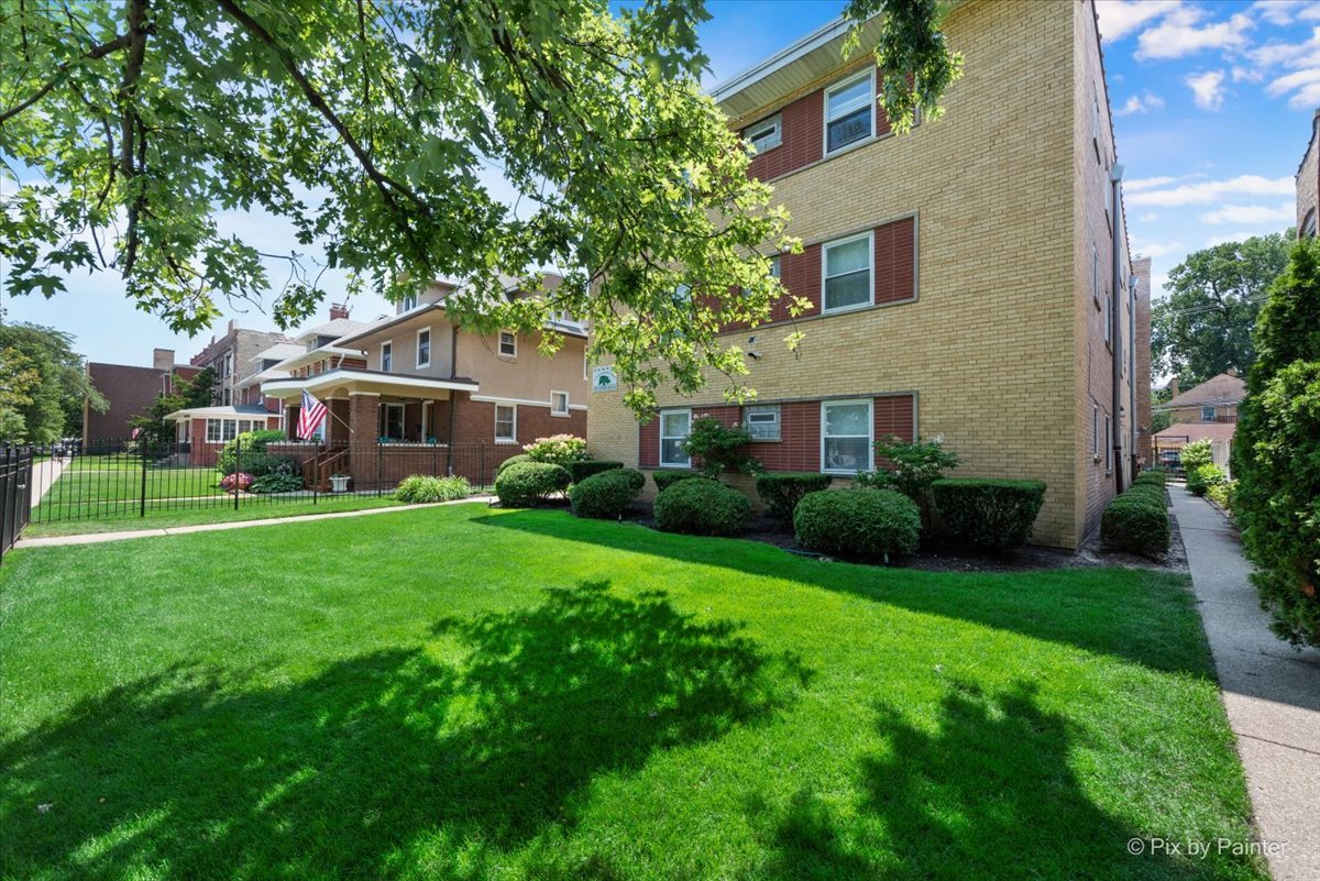 1429 W Jarvis Avenue Unit: 1A