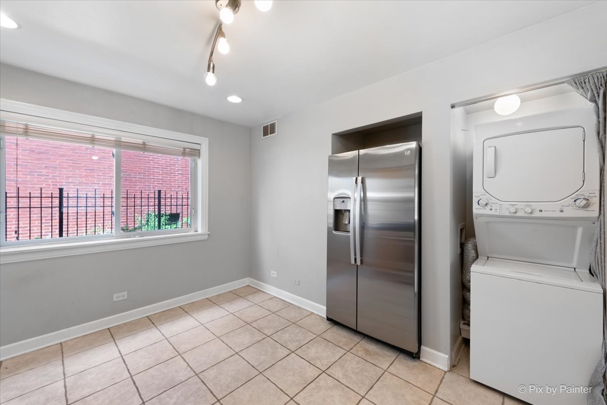 1429 W Jarvis Avenue Unit: 1A