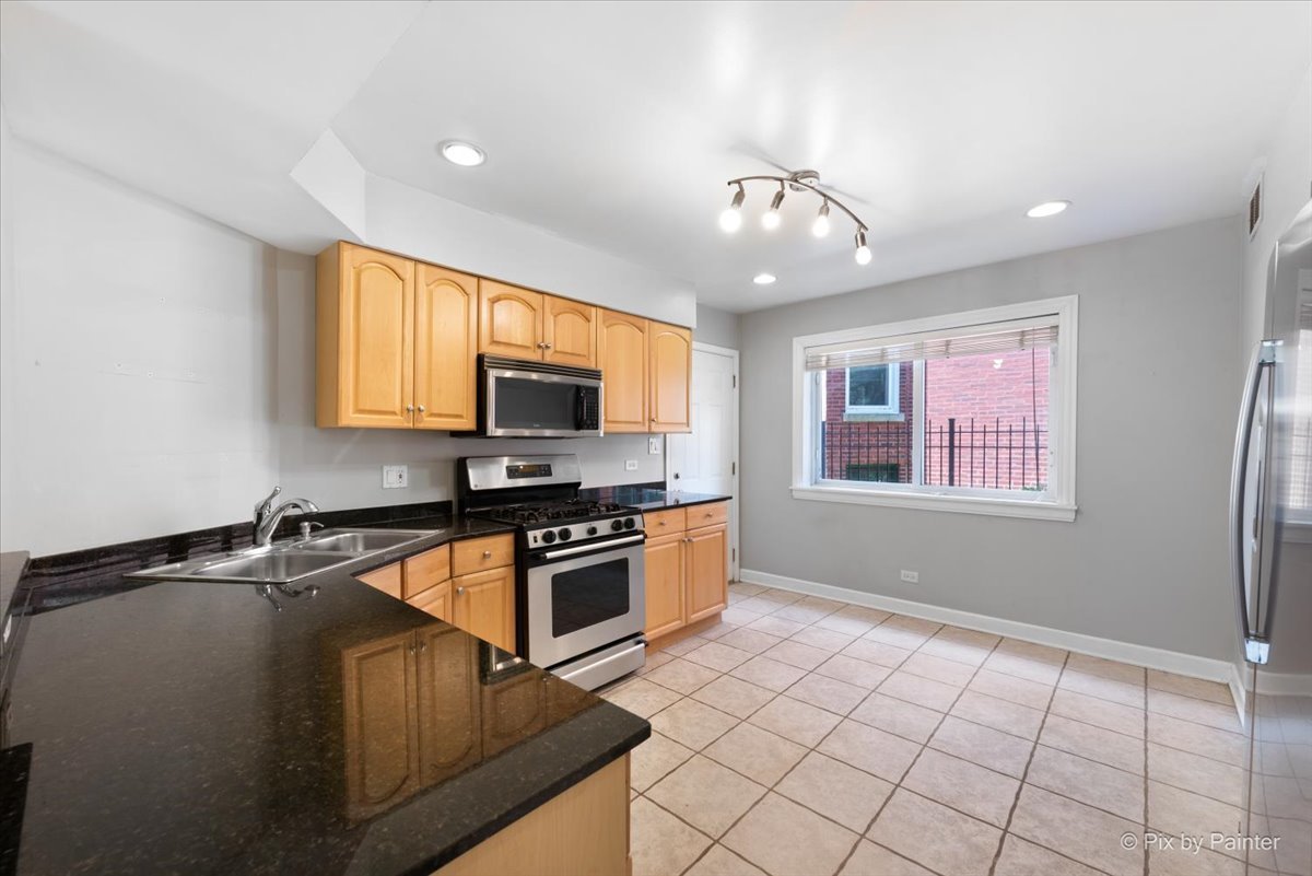 1429 W Jarvis Avenue Unit: 1A