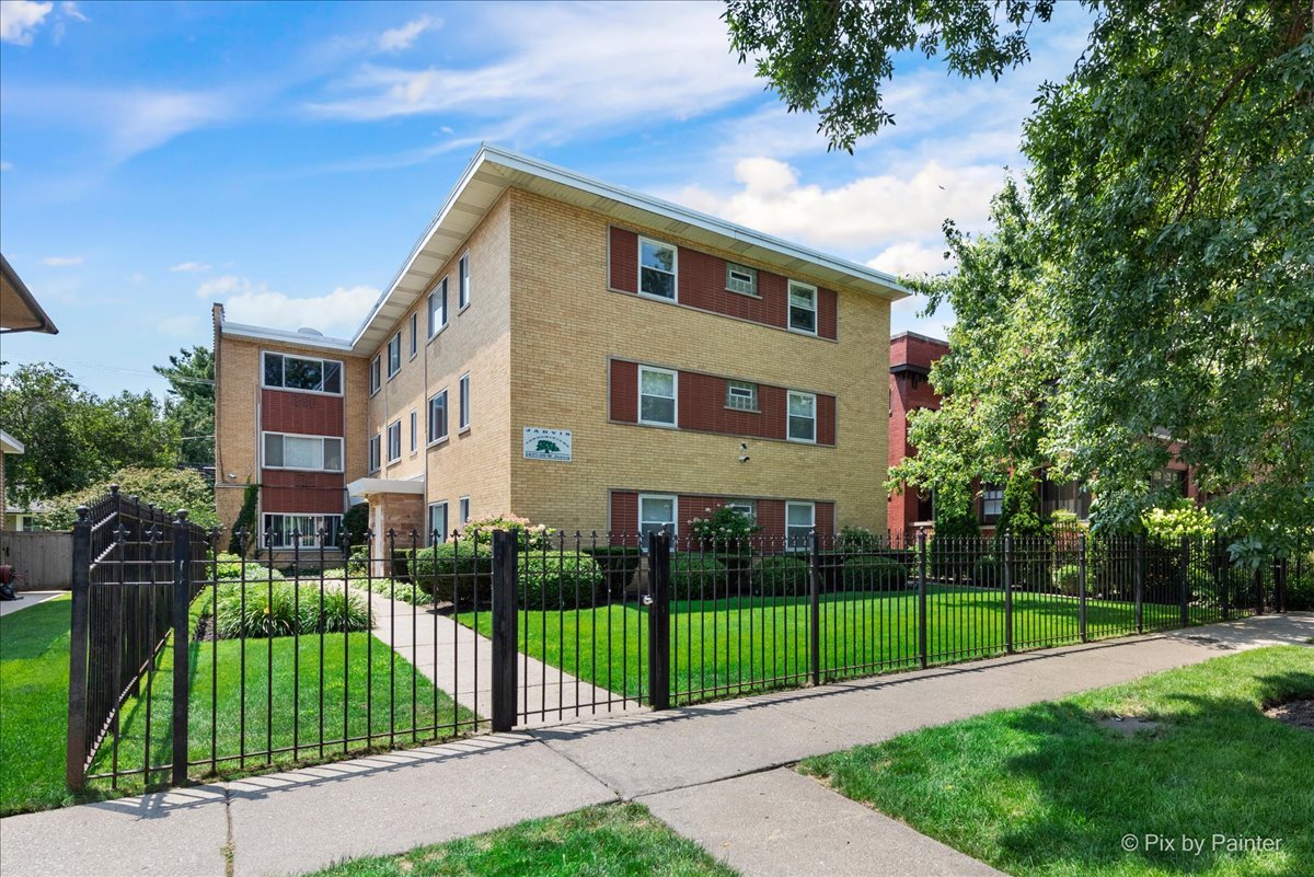 1429 W Jarvis Avenue Unit: 1A