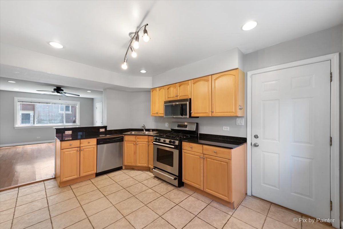 1429 W Jarvis Avenue Unit: 1A