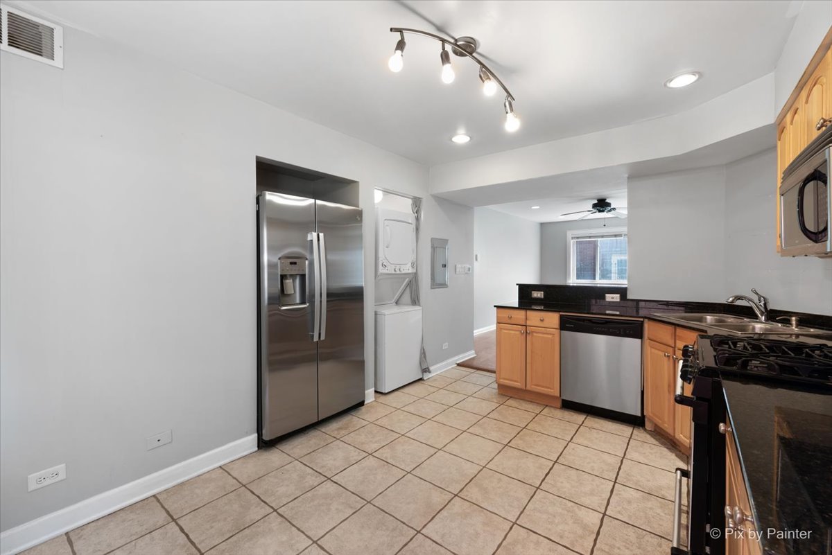 1429 W Jarvis Avenue Unit: 1A