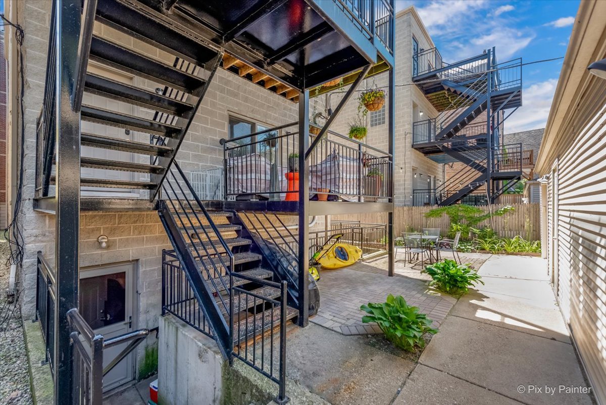 1246 W WINNEMAC Avenue Unit: G