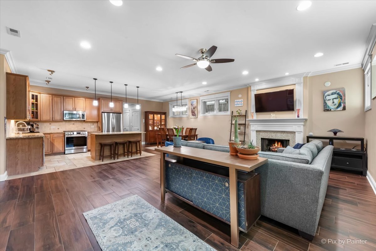 1246 W WINNEMAC Avenue Unit: G