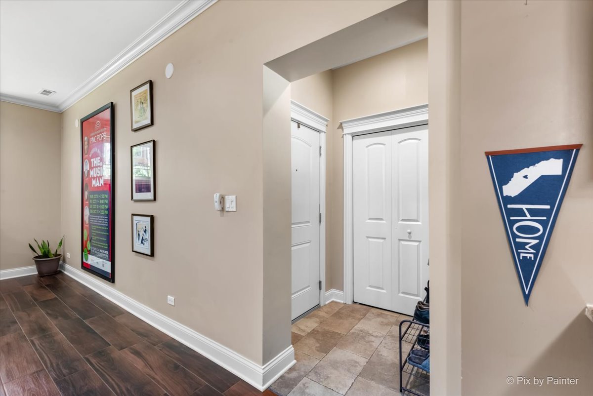 1246 W WINNEMAC Avenue Unit: G
