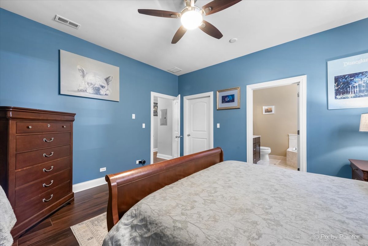 1246 W WINNEMAC Avenue Unit: G