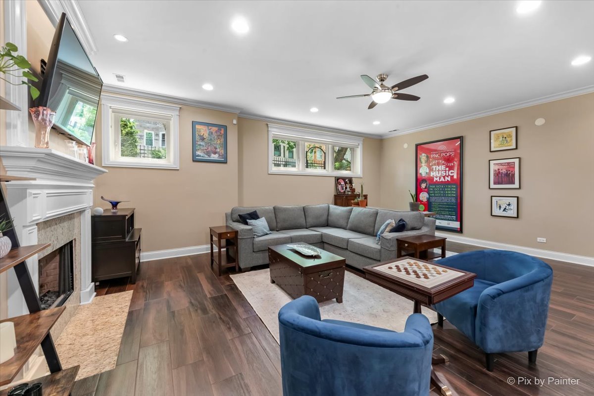 1246 W WINNEMAC Avenue Unit: G