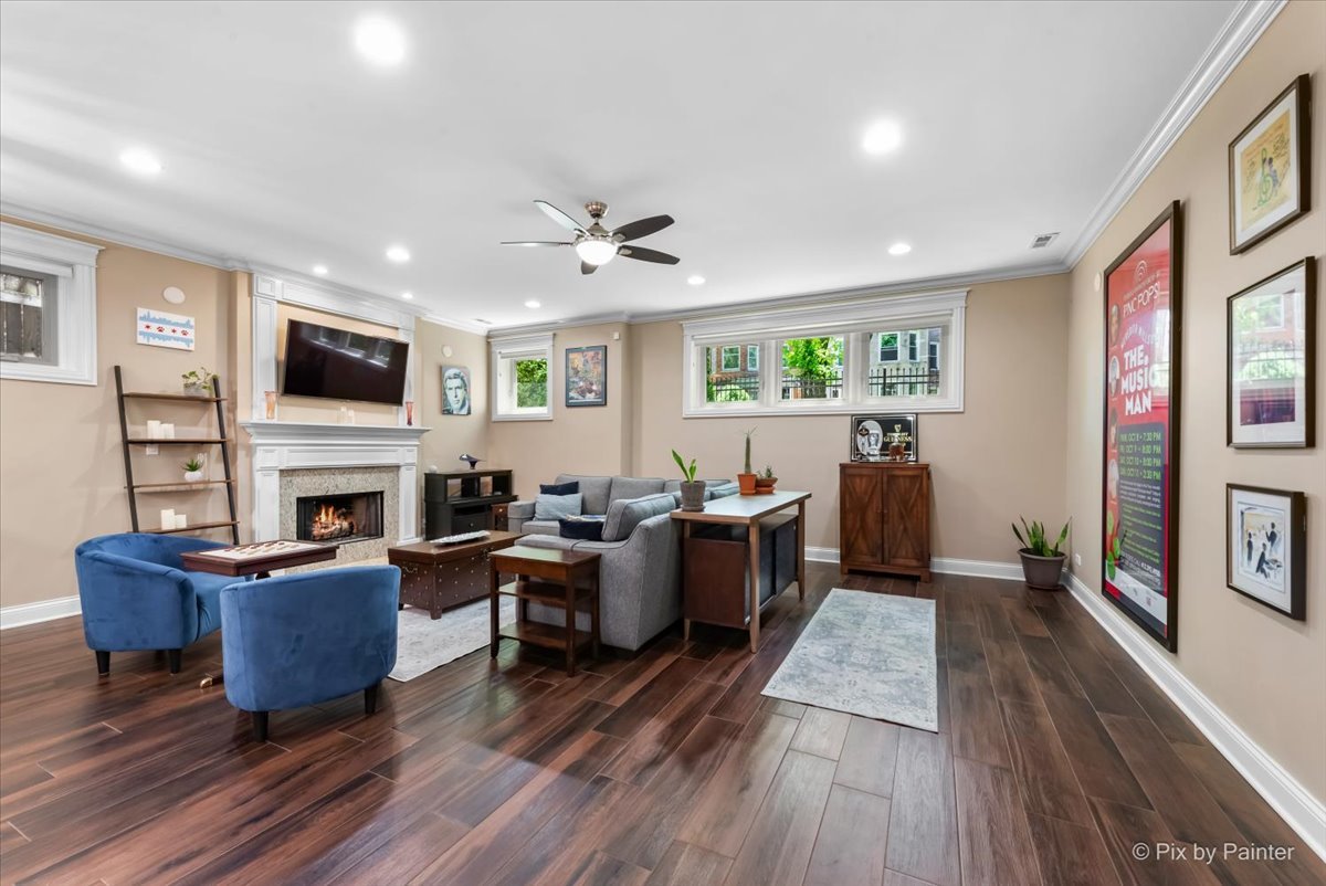 1246 W WINNEMAC Avenue Unit: G