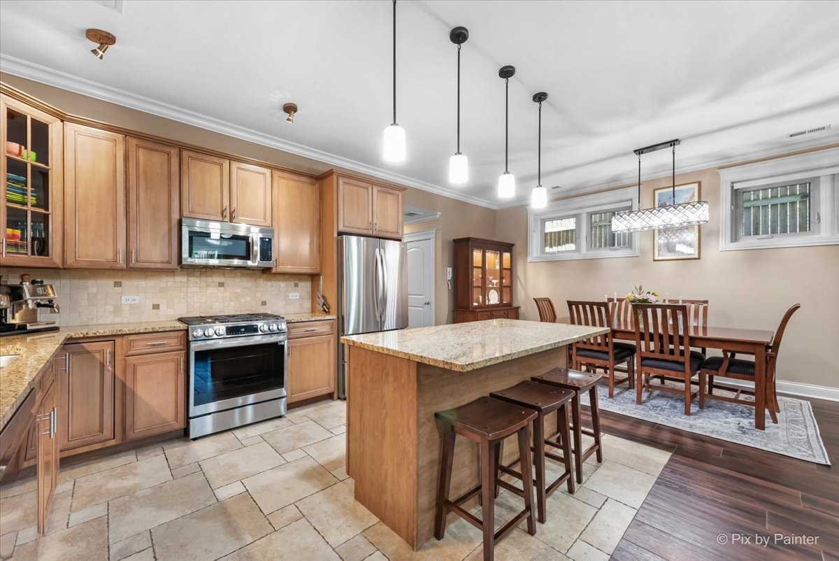 1246 W WINNEMAC Avenue Unit: G