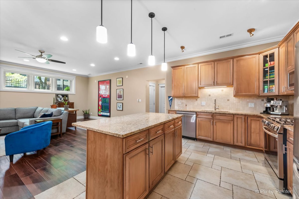 1246 W WINNEMAC Avenue Unit: G