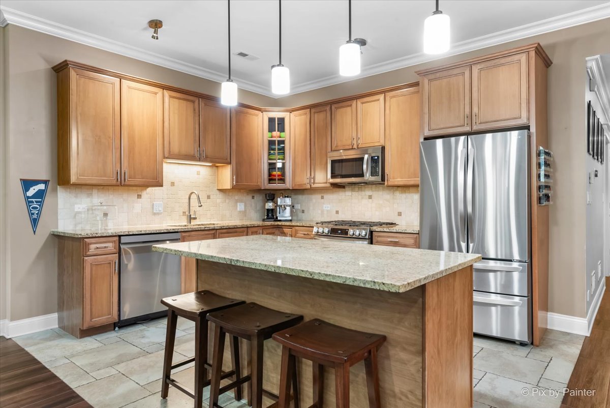 1246 W WINNEMAC Avenue Unit: G