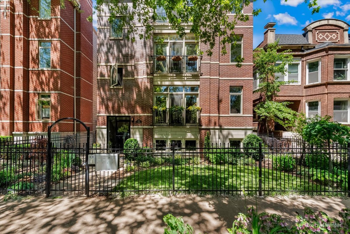 1246 W WINNEMAC Avenue Unit: G