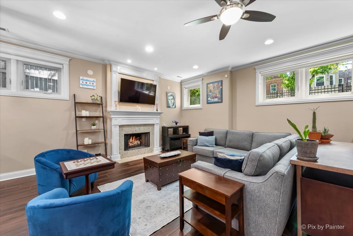 1246 W WINNEMAC Avenue Unit: G