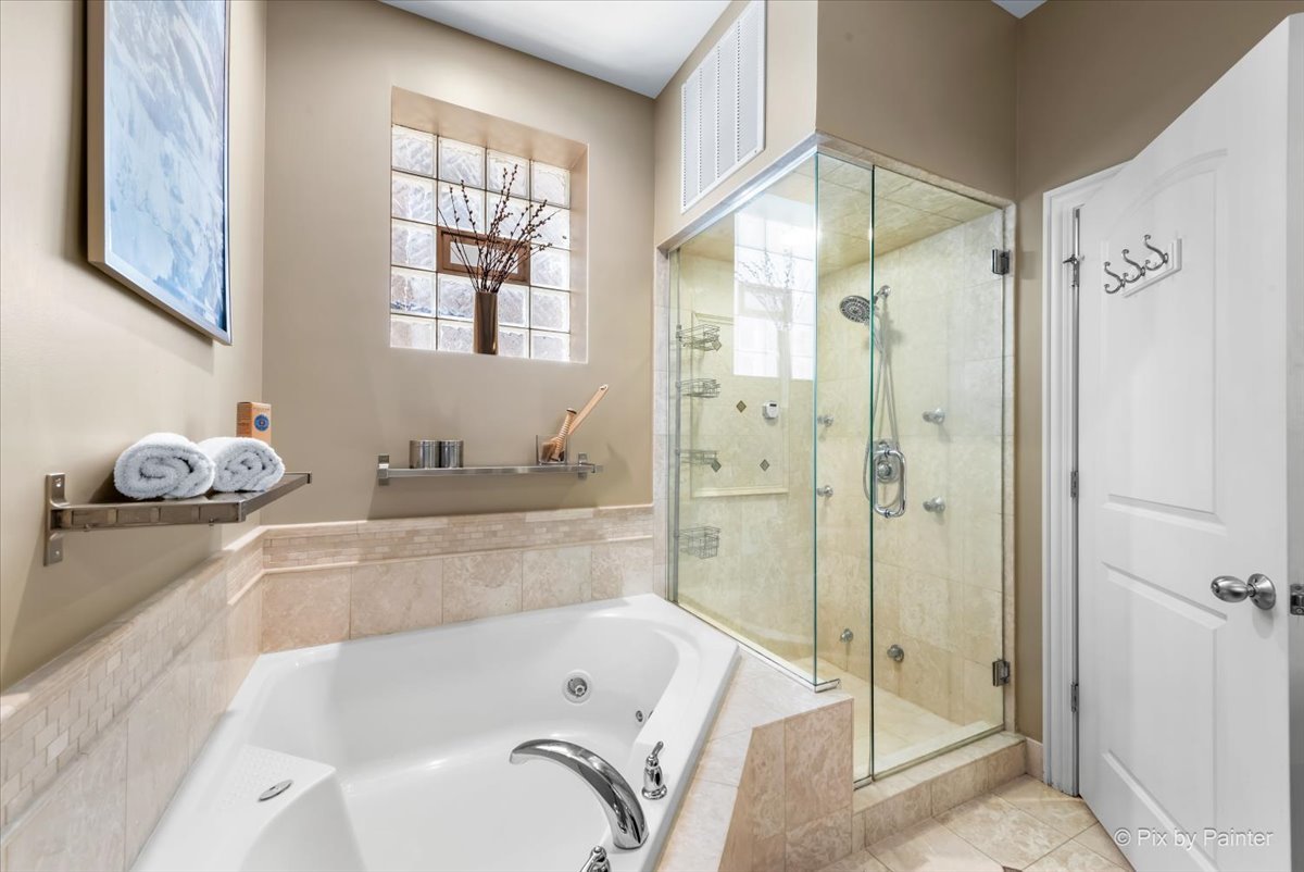 1246 W WINNEMAC Avenue Unit: G