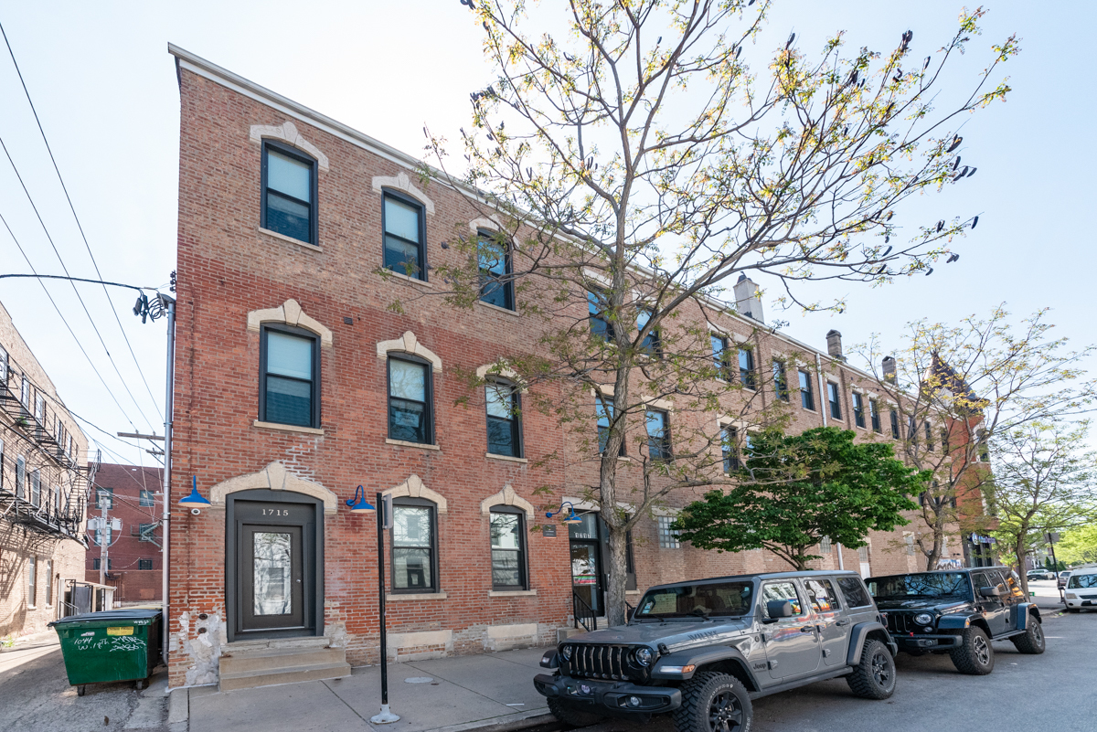 1717 S Carpenter Street Unit: 2