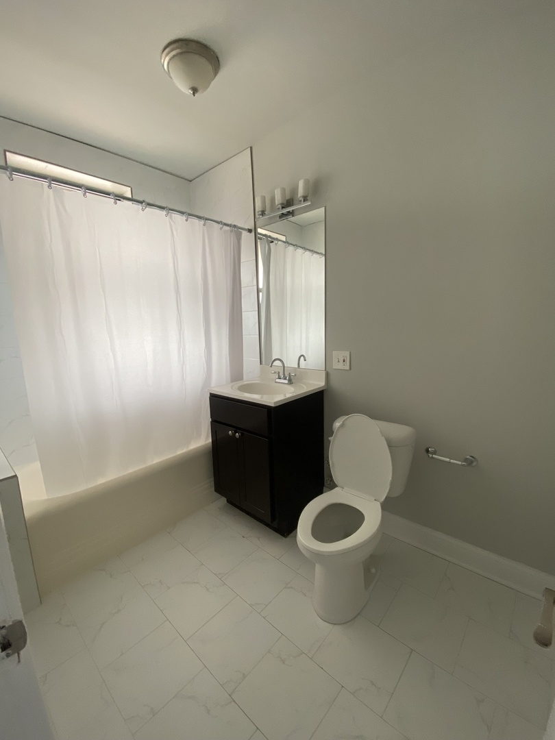 3823 N Monticello Avenue Unit: 3W