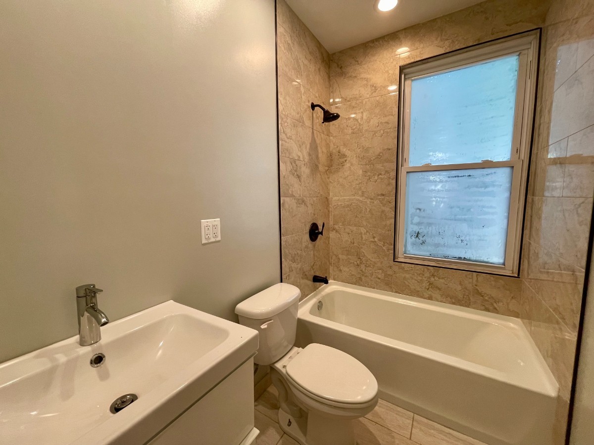 1722 W Nelson Street Unit: CH