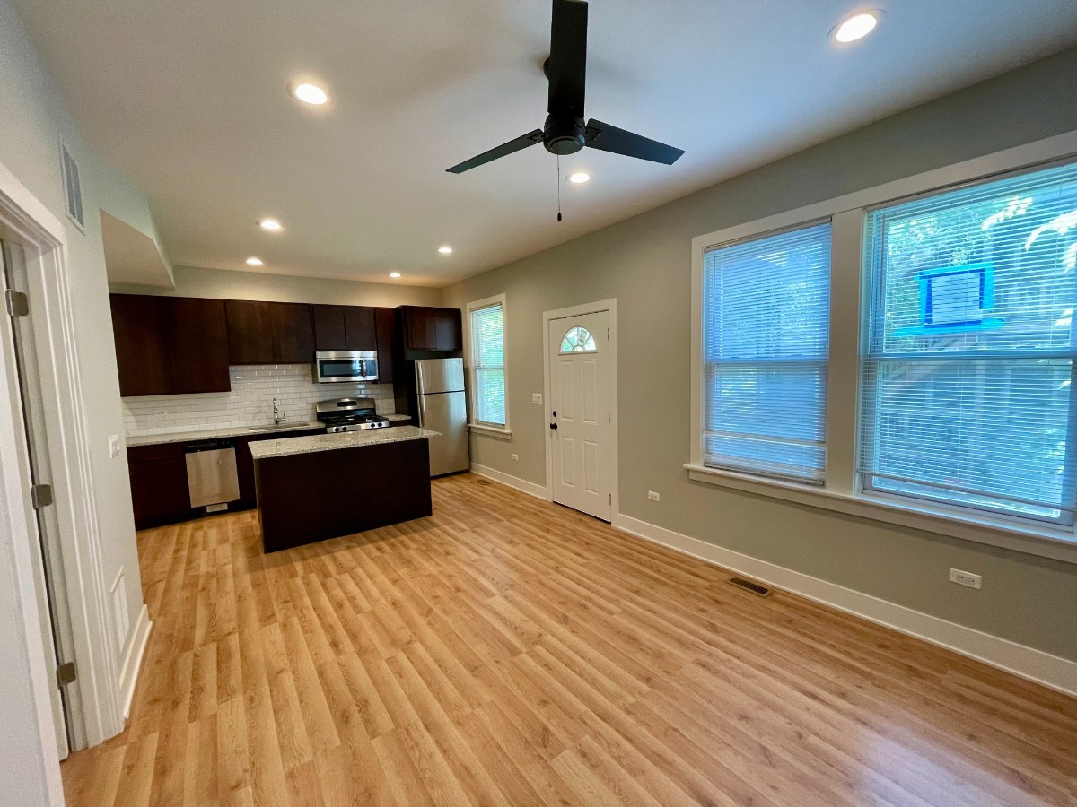 1722 W Nelson Street Unit: CH