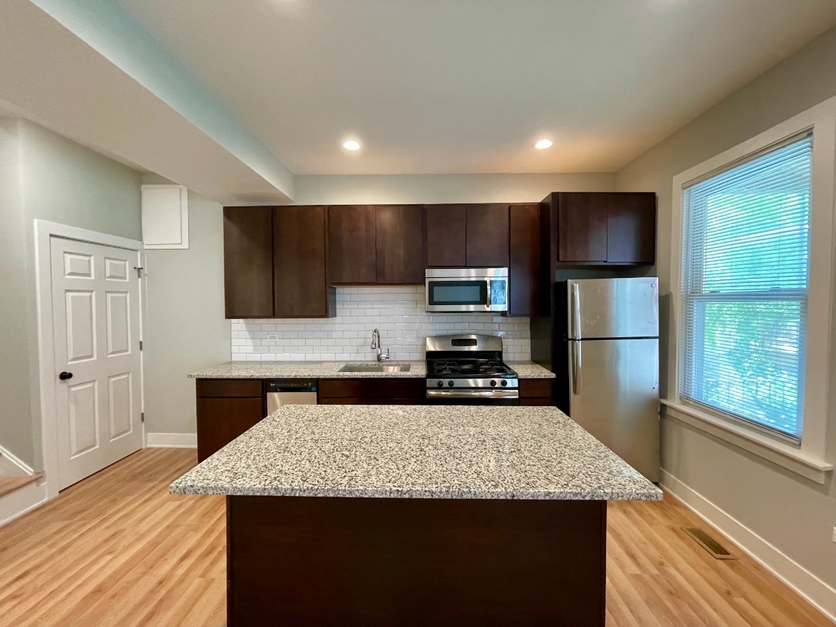 1722 W Nelson Street Unit: CH