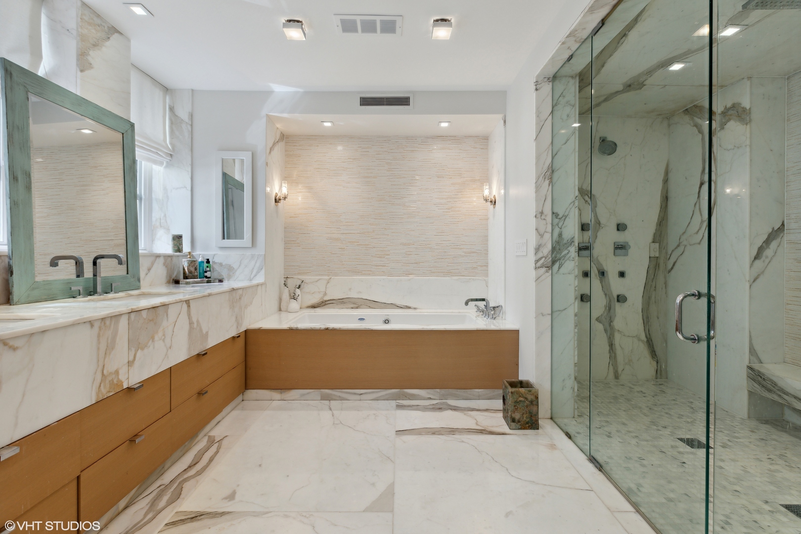 210 E WALTON Place Unit: C