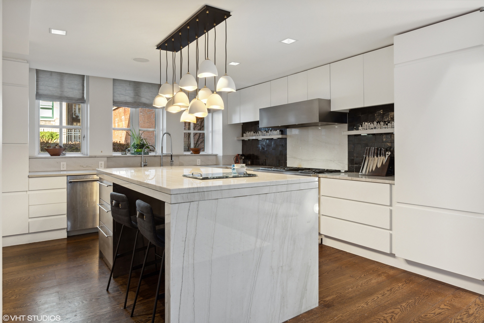 210 E WALTON Place Unit: C