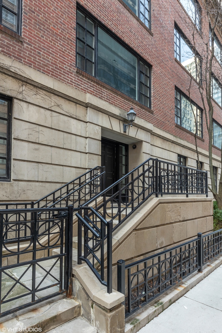 210 E WALTON Place Unit: C